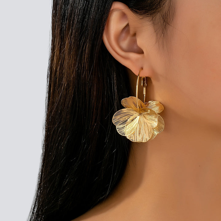 Exaggerated and Hollow Gold Earrings