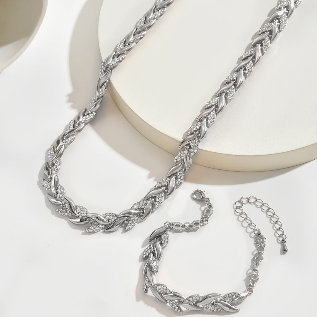 Fish Tail Set™ | Elegance in Glass and Refined Rhinestones