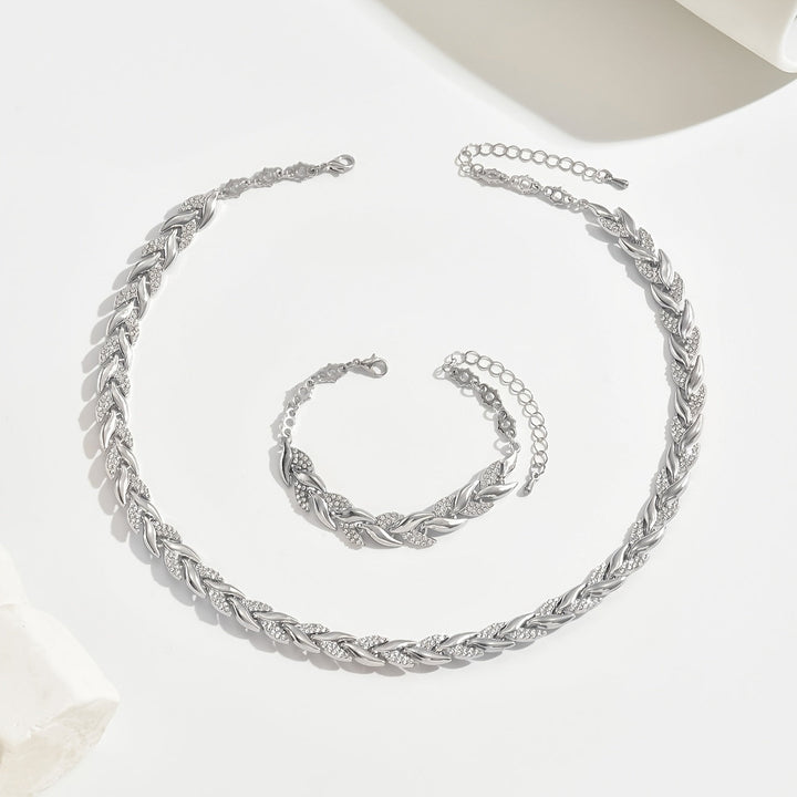 Fish Tail Set™ | Elegance in Glass and Refined Rhinestones