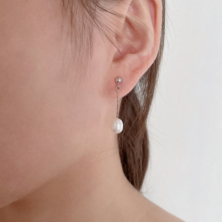 Baby Earrings in Fresh Pearls