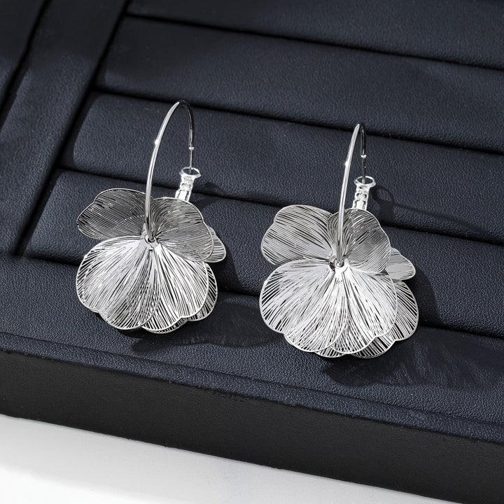 Exaggerated and Hollow Gold Earrings
