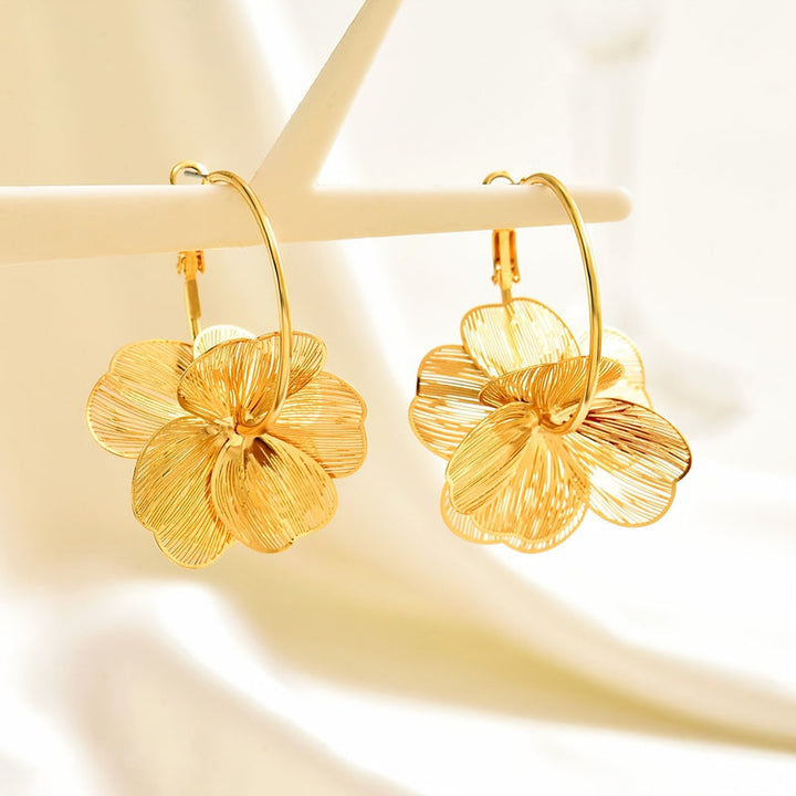 Exaggerated and Hollow Gold Earrings