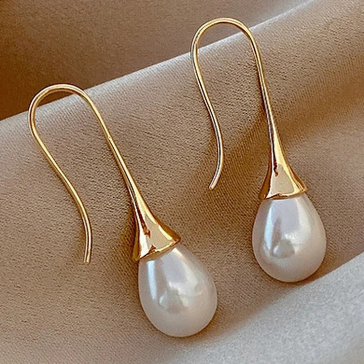 Helena™ | Refined Pearl Earrings